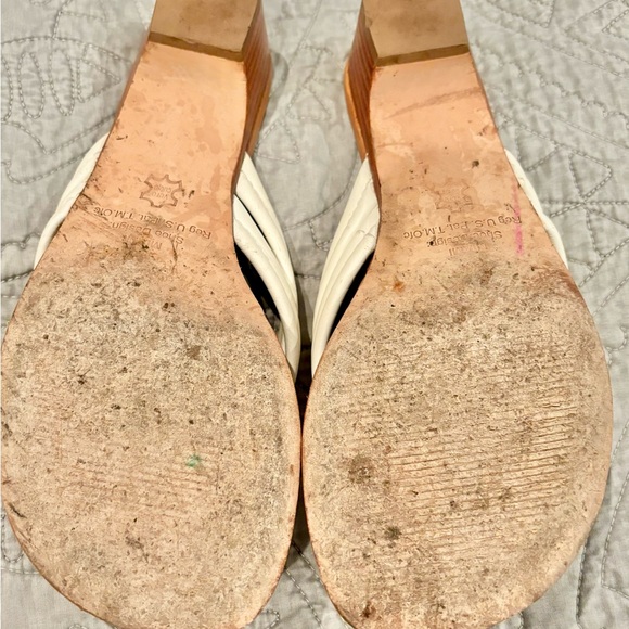 Bernardo Miami Demi Wedge in White Antique Calf size 7M. Very good condition. - Picture 8 of 16